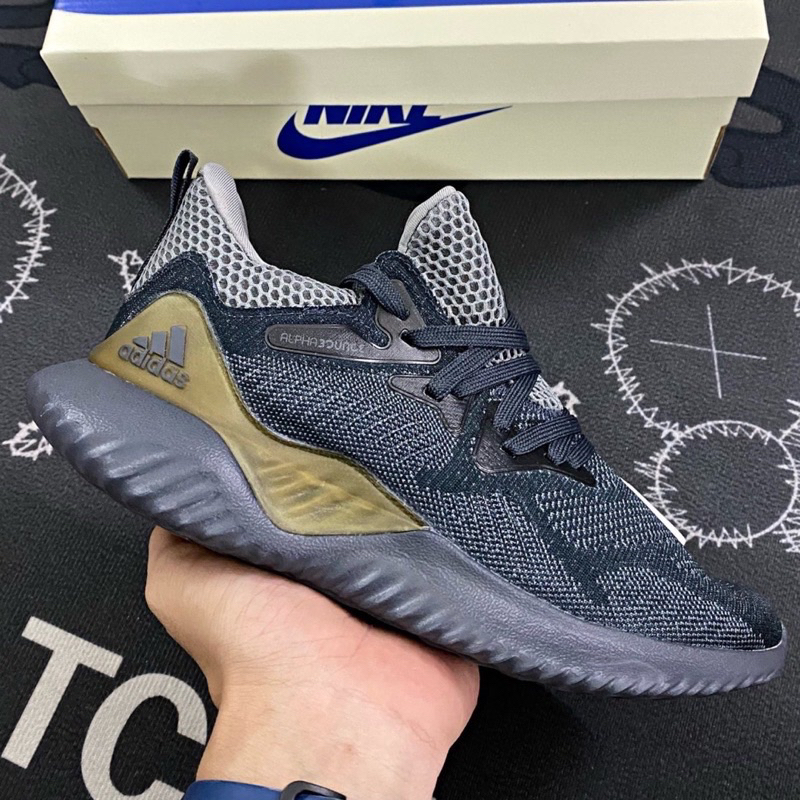 Giày thể thao sneaker AlphaBounce Đen vàng