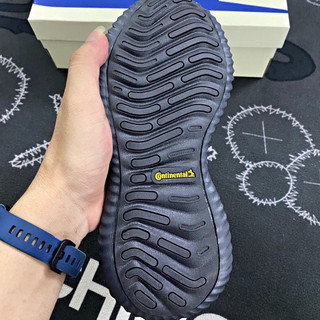 Giày thể thao sneaker AlphaBounce Đen vàng