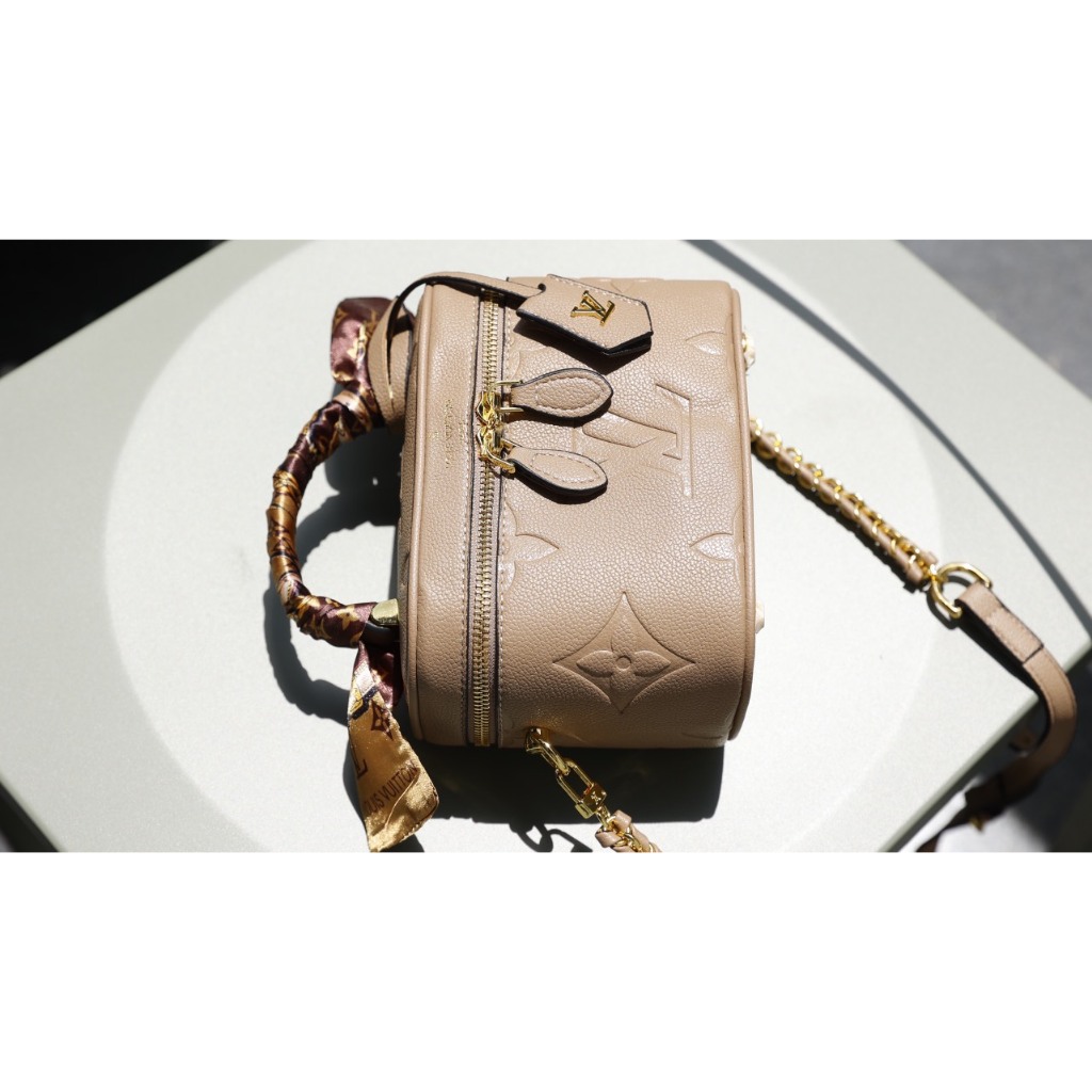 TÚI LV VANITY SZ19 DA DÊ