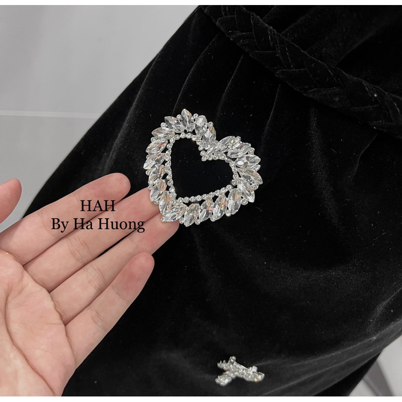 Váy nhung 2 dây phối tim đá siêu sang