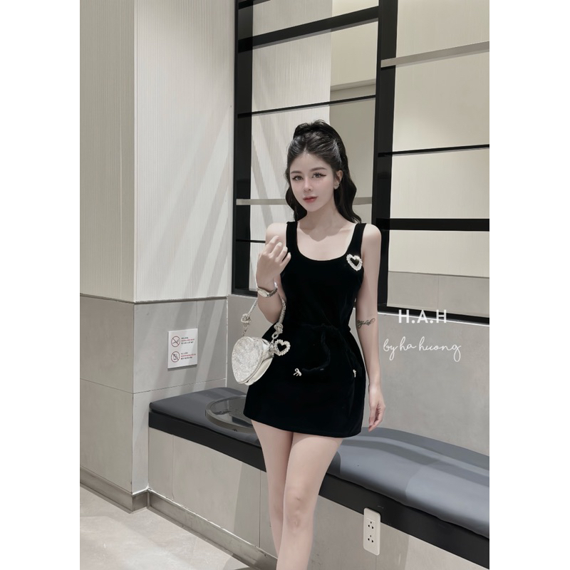 Váy nhung 2 dây phối tim đá siêu sang