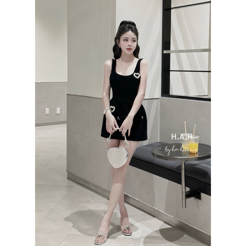 Váy nhung 2 dây phối tim đá siêu sang