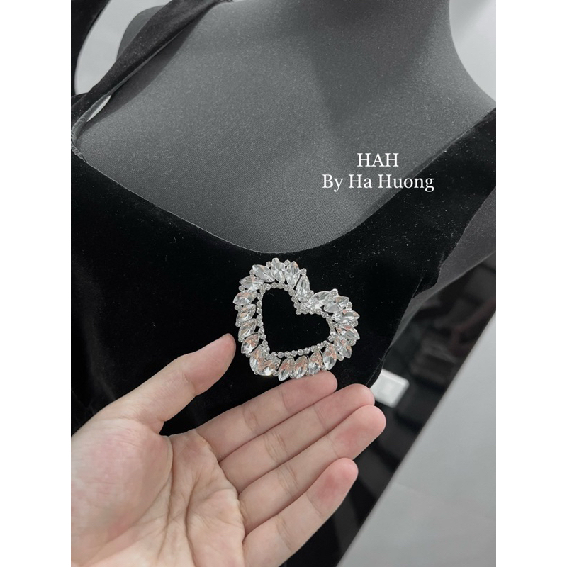 Váy nhung 2 dây phối tim đá siêu sang