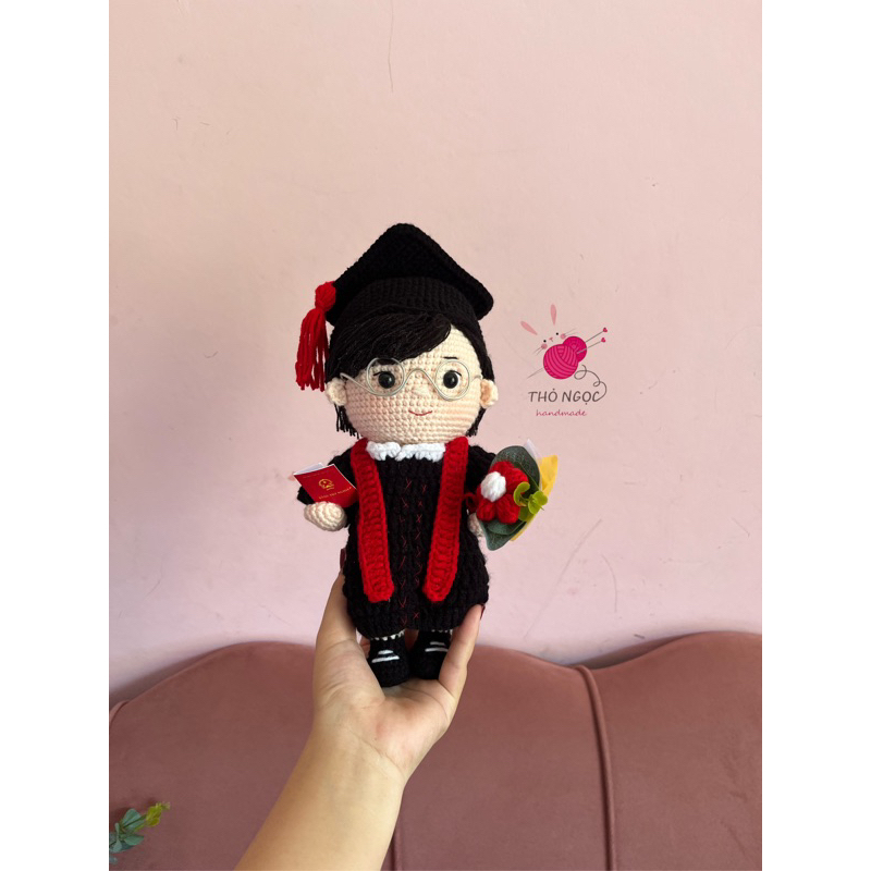 Búp bê tốt nghiệp bằng len thủ công handmade
