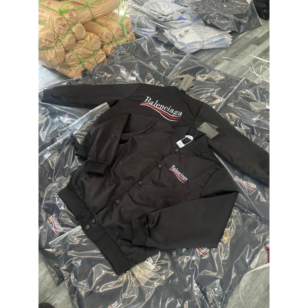 Áo khoác bomber zip nam nữ Balen vải gió thêu chữ 3 sọc kẻ trắng đỏ hai mặt phối chun rút viền tay