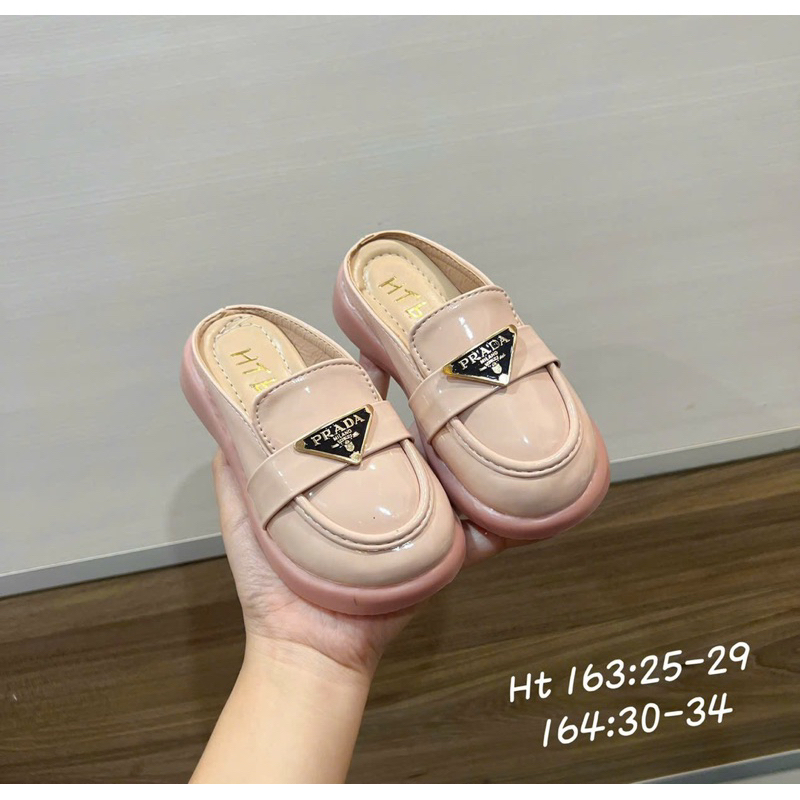 Sục thời trang da bóng tam giác thoáng chân cho bé gái