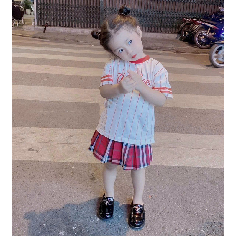 Sục thời trang da bóng tam giác thoáng chân cho bé gái