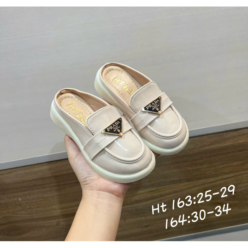 Sục thời trang da bóng tam giác thoáng chân cho bé gái