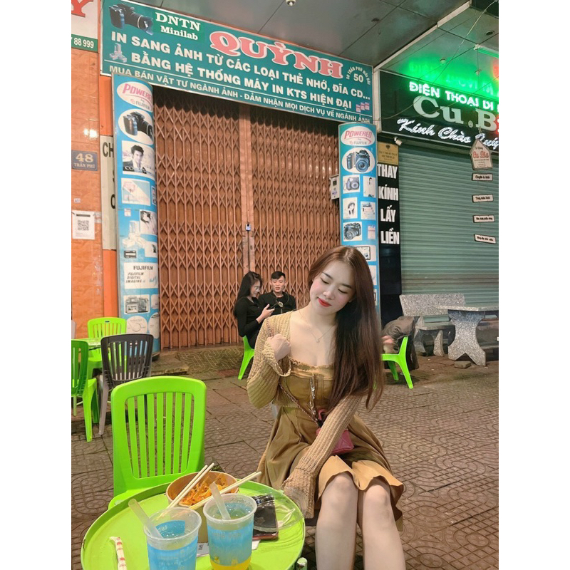 SET ĐẦM 2S NÂU ĐAN DÂY NGỰC KÈM KHOÁC CROP NÂU