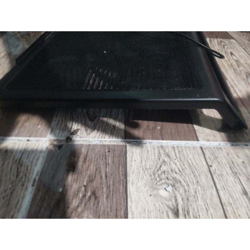 Đế tản nhiệt laptop cũ