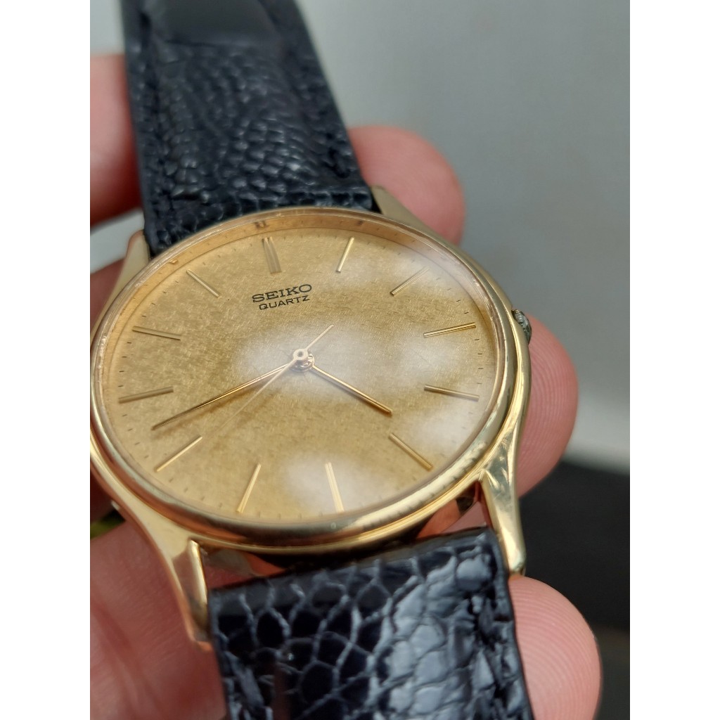 Đồng hồ nam Seiko mặt sớ vàng kính sapphire chạy pin hàng Si