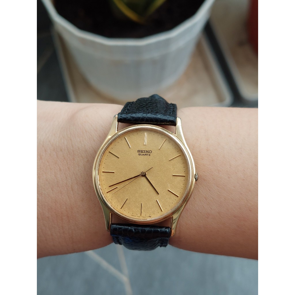 Đồng hồ nam Seiko mặt sớ vàng kính sapphire chạy pin hàng Si