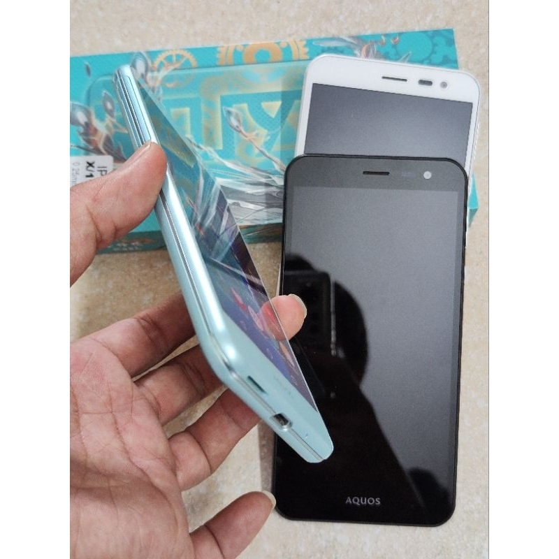 Sharp Aquos U SHV35 - Điện thoại Nhật