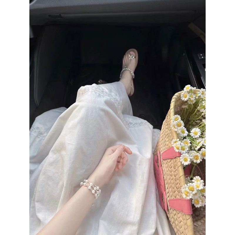 Váy trắng dài thân ren