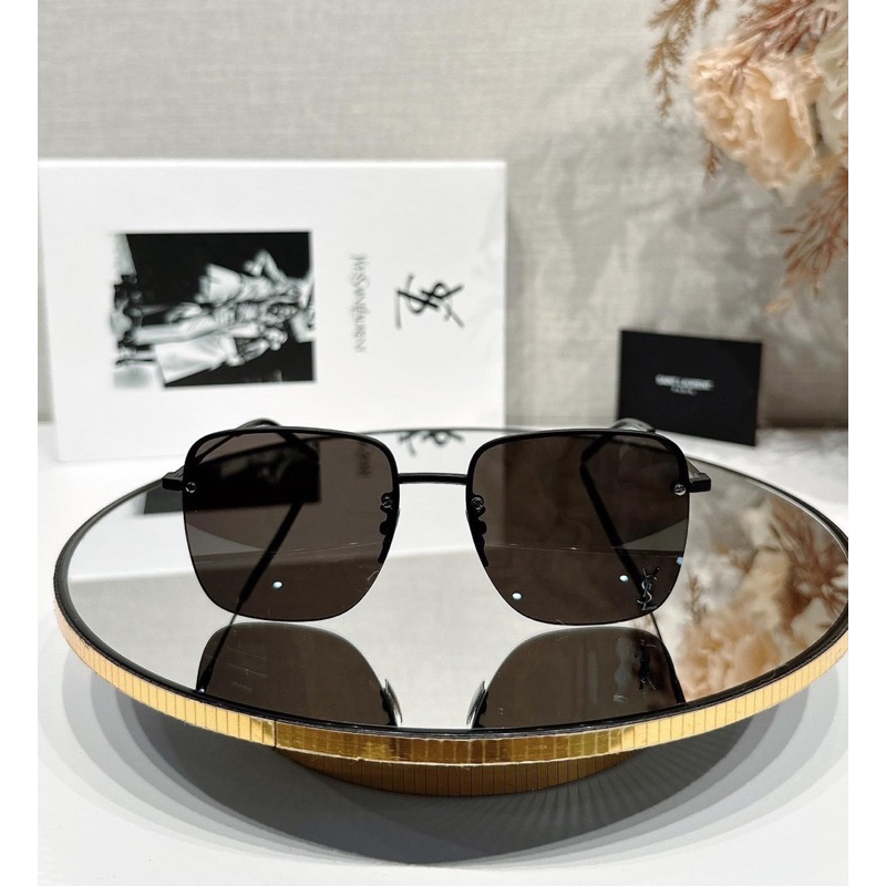 Kính Y.S.L mắt vuông đen- gương gold