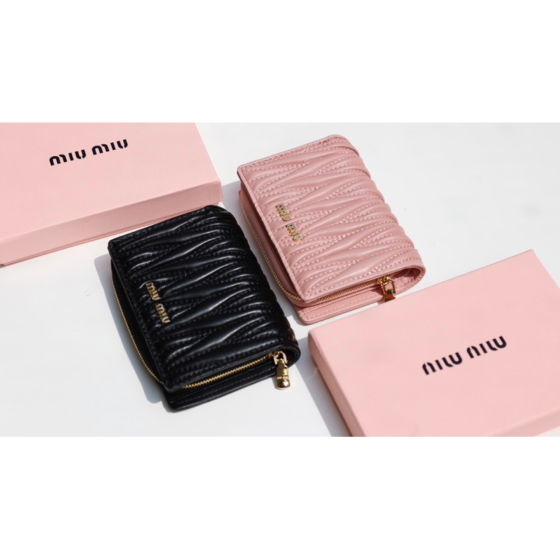 Ví Miumiu Khoá Gập Đen Hồng  -  By Anh Dinh Phuong