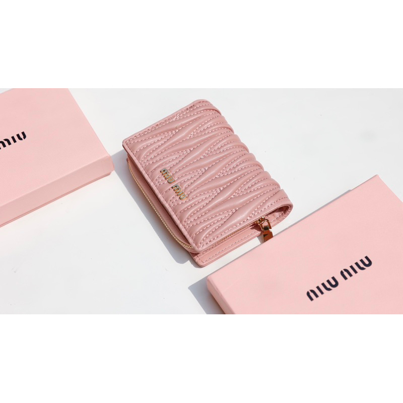 Ví Miumiu Khoá Gập Đen Hồng  -  By Anh Dinh Phuong