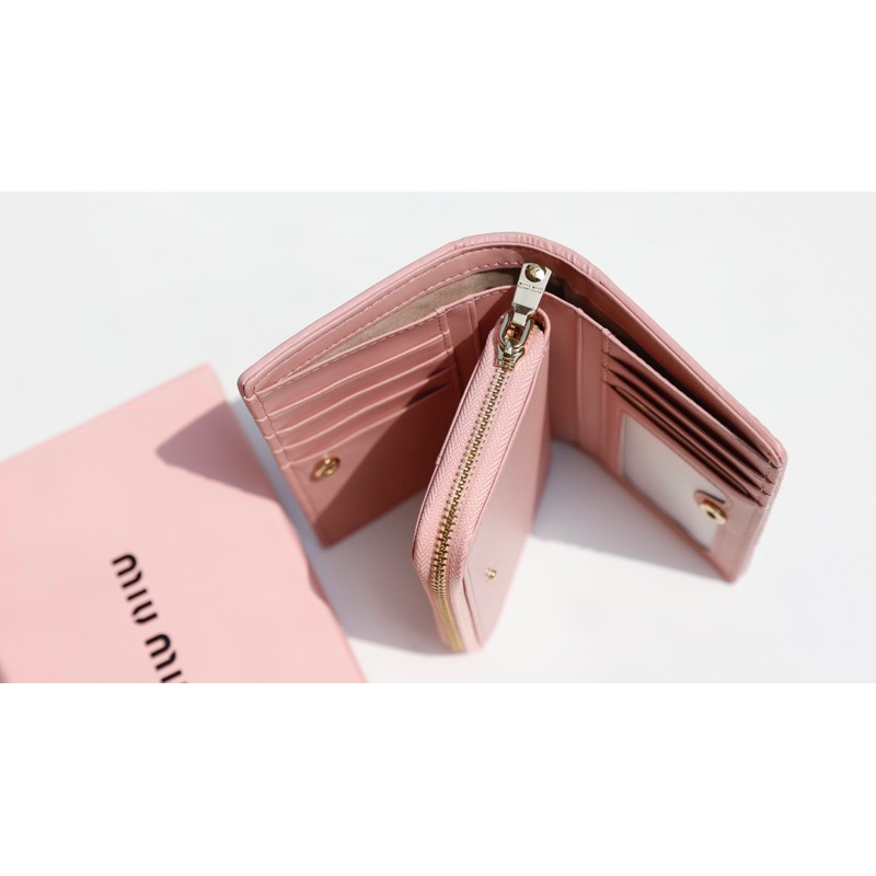 Ví Miumiu Khoá Gập Đen Hồng  -  By Anh Dinh Phuong