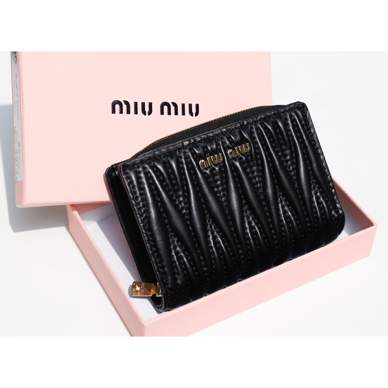 Ví Miumiu Khoá Gập Đen Hồng  -  By Anh Dinh Phuong