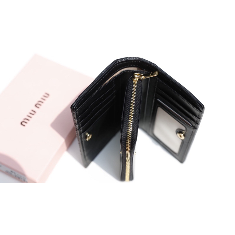 Ví Miumiu Khoá Gập Đen Hồng  -  By Anh Dinh Phuong