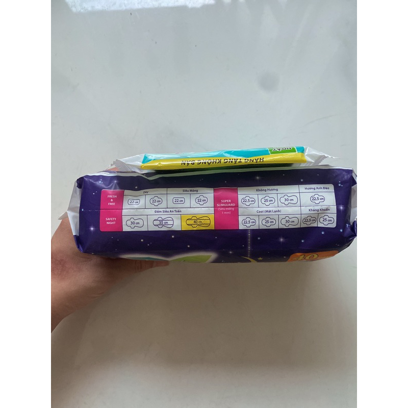 Băng Vệ Sinh Ban Đêm Laurier Safety Night Siêu An Toàn 40cm 4 Miếng