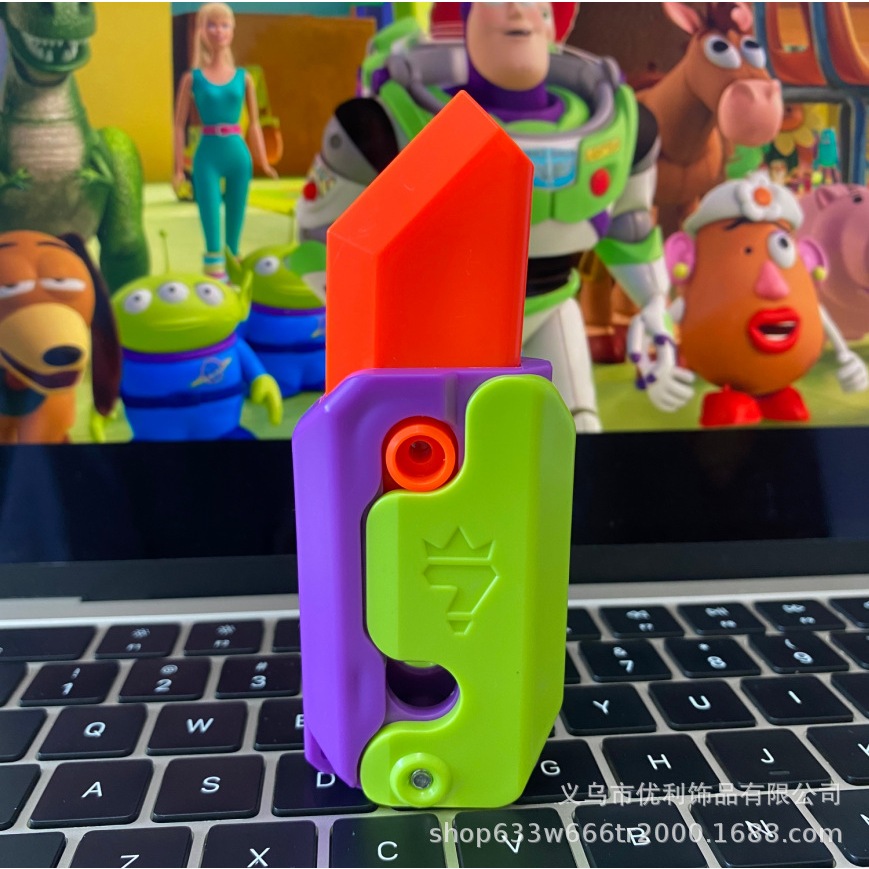 Đồ chơi cà rốt trọng lực 3d Đồ chơi kéo dài hình cà rốt hoạt hình sinh động