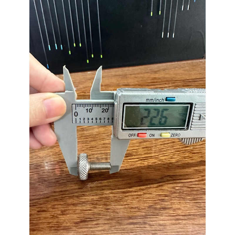 Ốc inox gắn  pat câu đài ren5ly dài 22.6mm