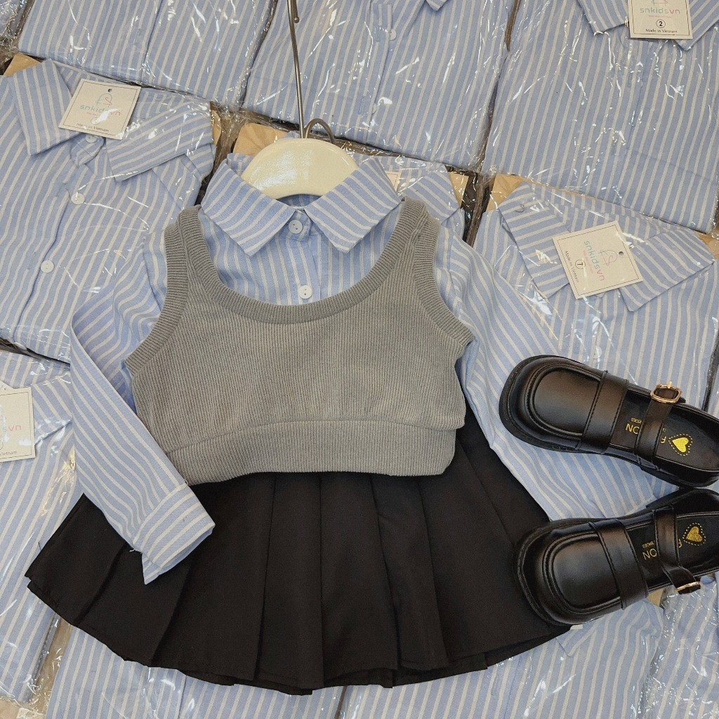 Set váy sơ mi xanh mix áo gile xám bé gái