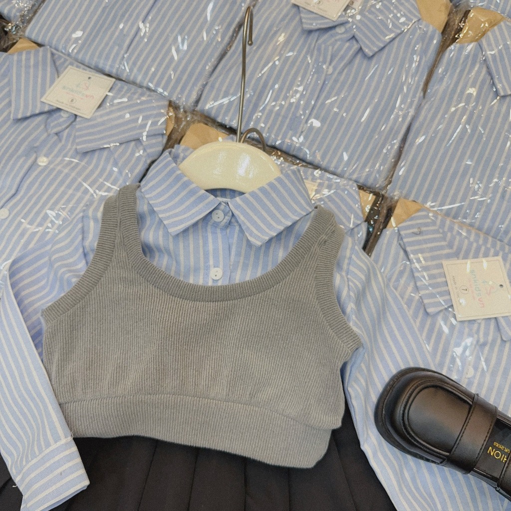 Set váy sơ mi xanh mix áo gile xám bé gái