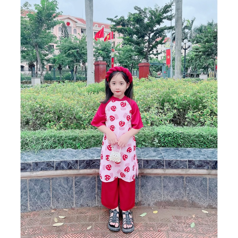 Áo Dài Cách Tân Đỏ Hoa Nhí Kèm Mấn Xinh Cho Bé Gái