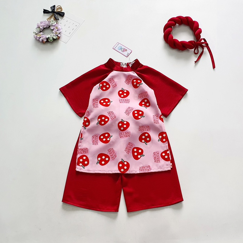 Áo Dài Cách Tân Đỏ Hoa Nhí Kèm Mấn Xinh Cho Bé Gái