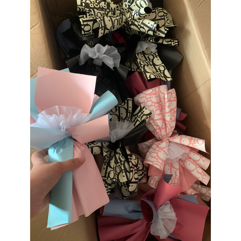 Bó 1 bông hồng sáp Kim Tuyến theo yêu cầu khách kèm túi và thiệp