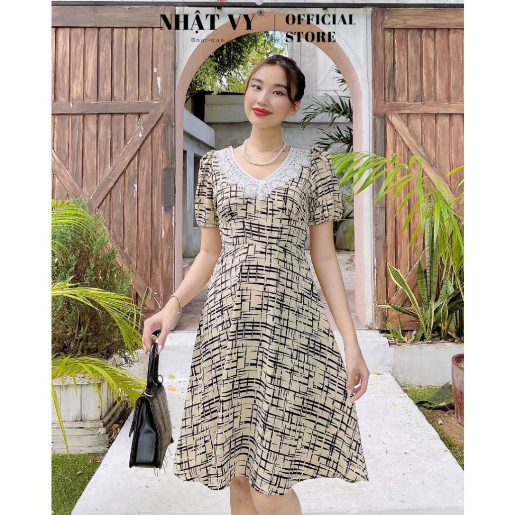 Đầm Công Sở NHẬT VY Xòe Chiết Eo Cổ Dập Ren Tay Bí Chất Mango Màu Nude, Đen - D1962