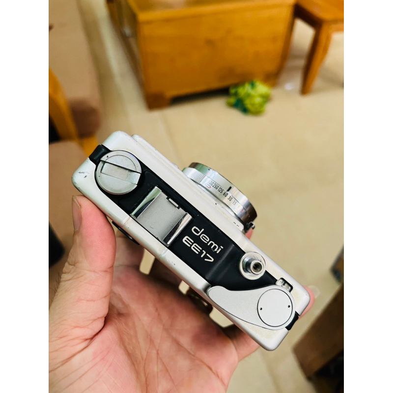 Máy film Canon Demi EE17 lens canon 30mm f1.7 máy half frame cuộn 36 tấm chụp được 72 tấm