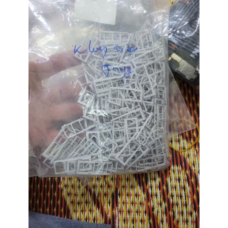 Khay sim vsmart joy3