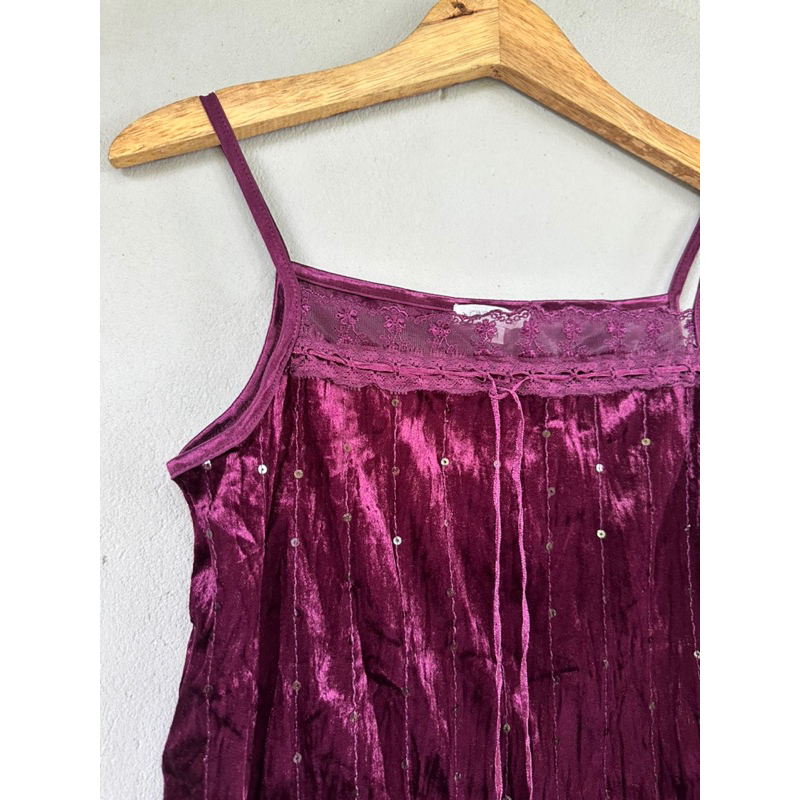 Áo hai dây nhung size M