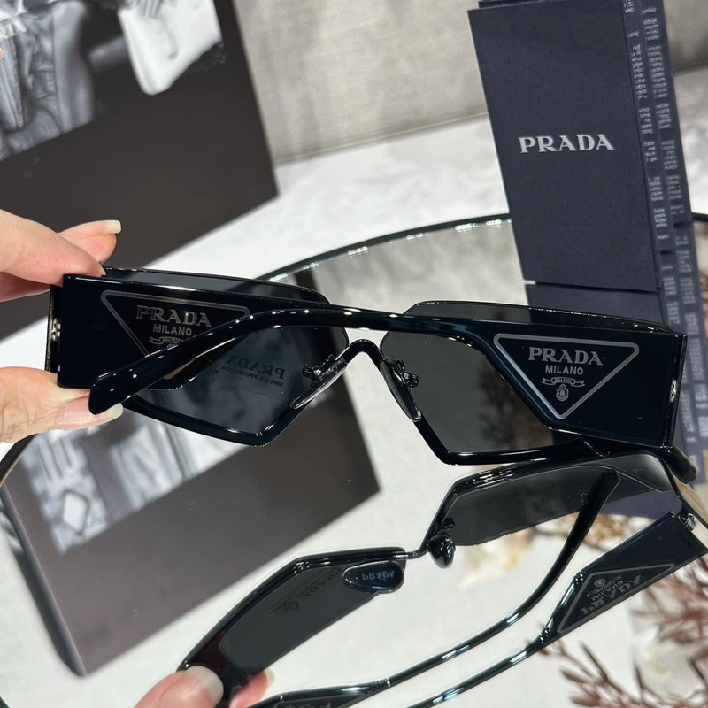 Kính pra đen mắt tam giác