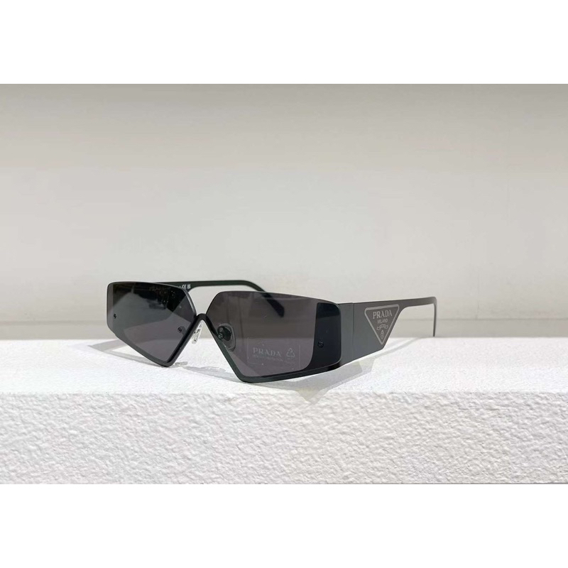 Kính pra đen mắt tam giác