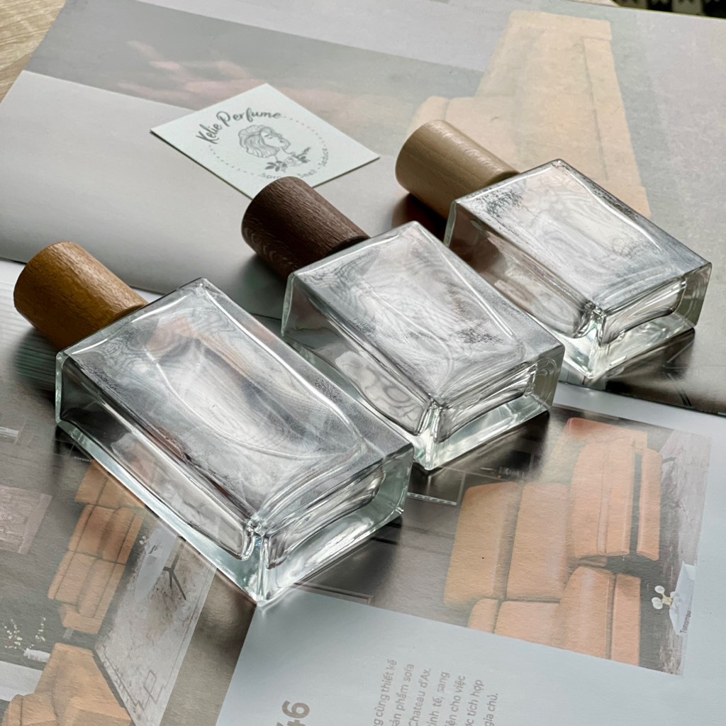 Chai chiết nước hoa 30ml, 50ml thủy tinh nắp gỗ vòi xịt phun sương sang trọng.