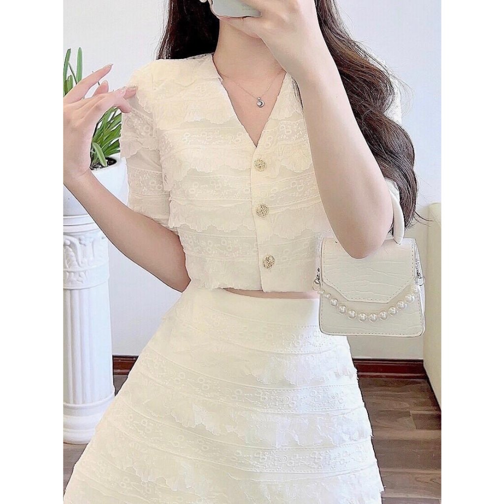 Set 2 Món: Áo Croptop Cổ V Đính Cúc Sang Chảnh Kèm Chân Váy Màu Nude D0799