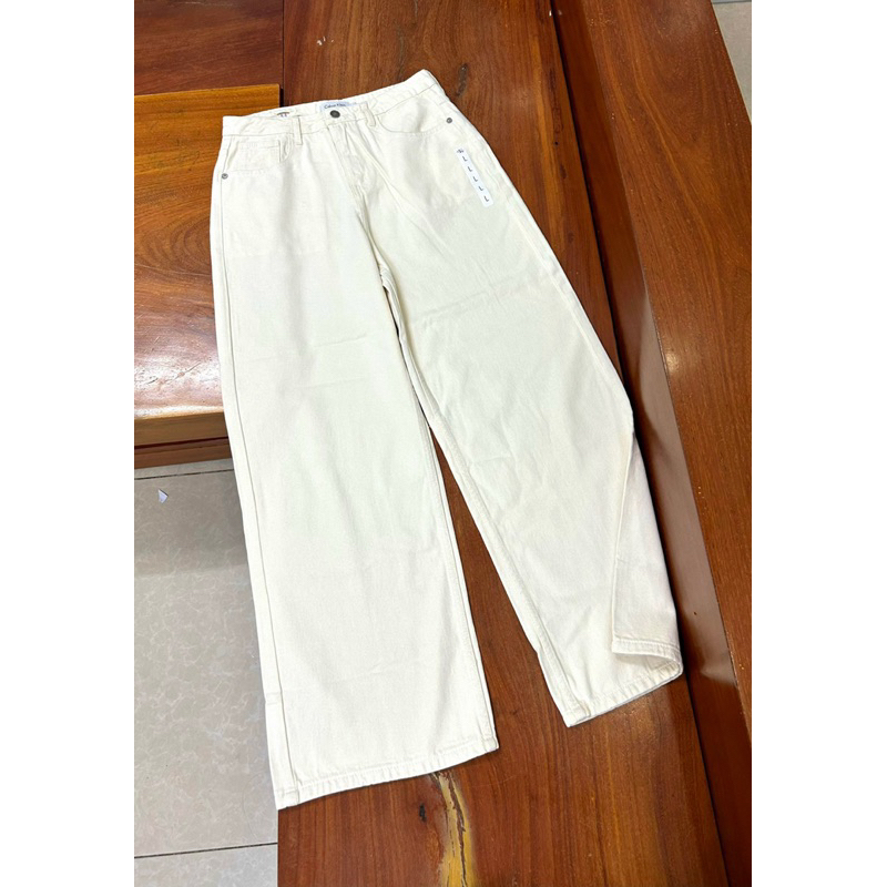 Quần Jeans ống suôn lưng cao CK thêu logo