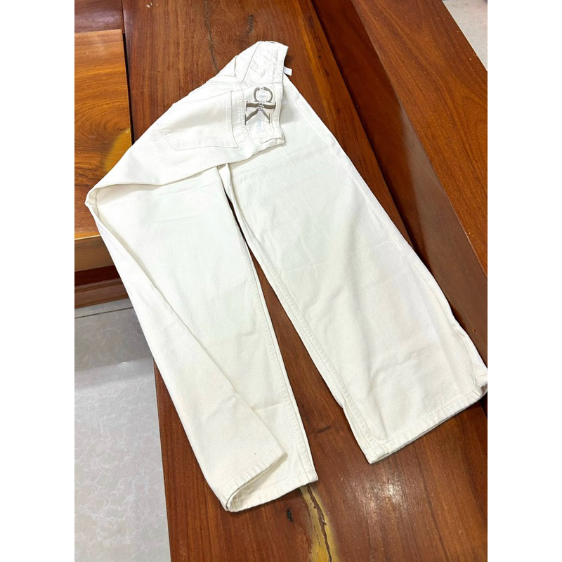 Quần Jeans ống suôn lưng cao CK thêu logo