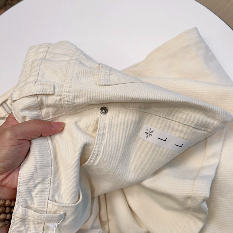 Quần Jeans ống suôn lưng cao CK thêu logo