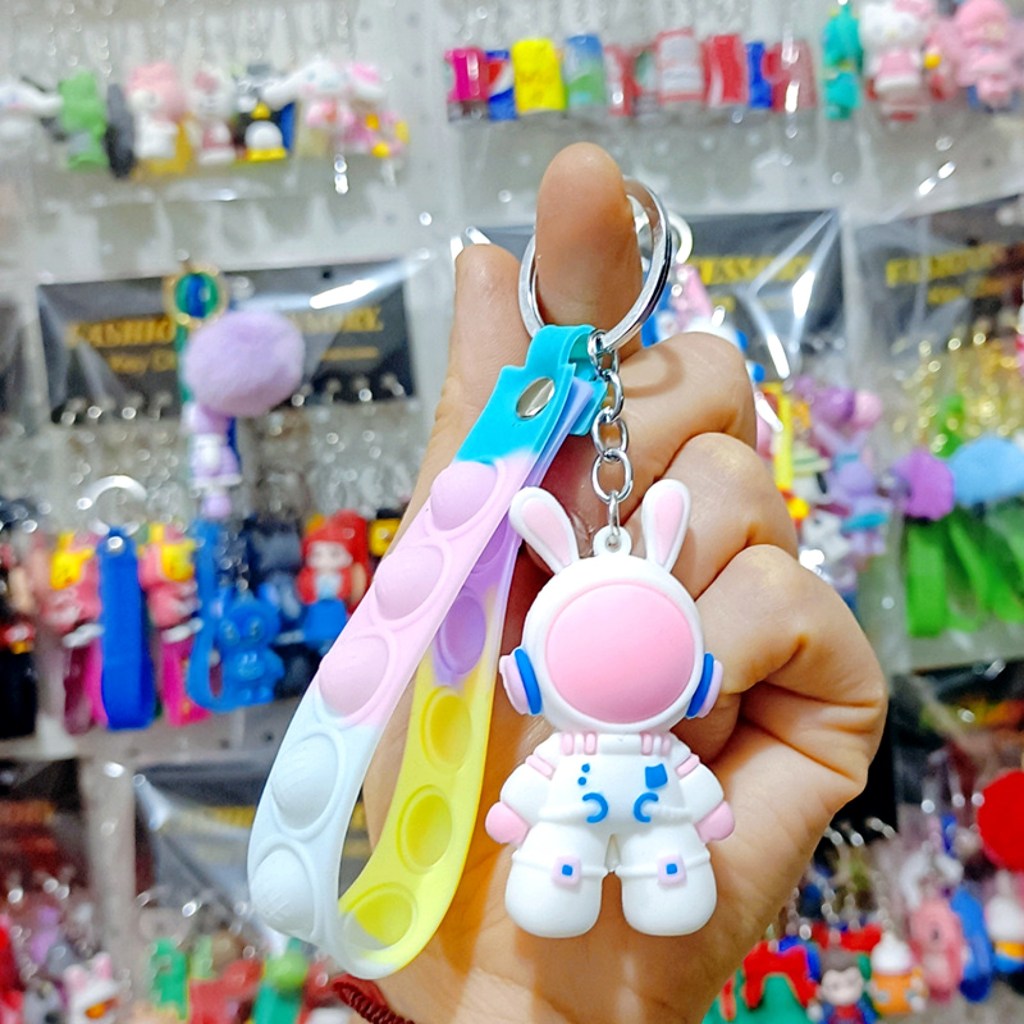 Móc khóa phi hành gia hot trend phụ kiện balo túi xách DETOLO