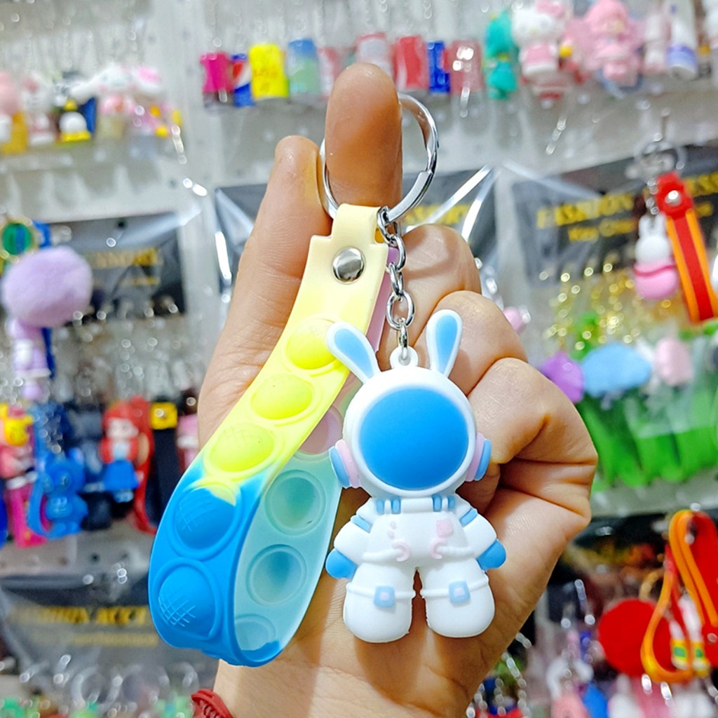 Móc khóa phi hành gia hot trend phụ kiện balo túi xách DETOLO