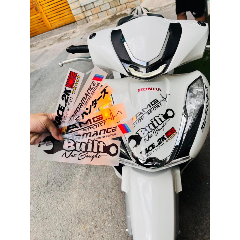 Tem Logo Sticker Peformance dán trang trí xe,tem in trên chất liệu decal siêu trong, chống thấm nước và chịu nhiệt tốt.