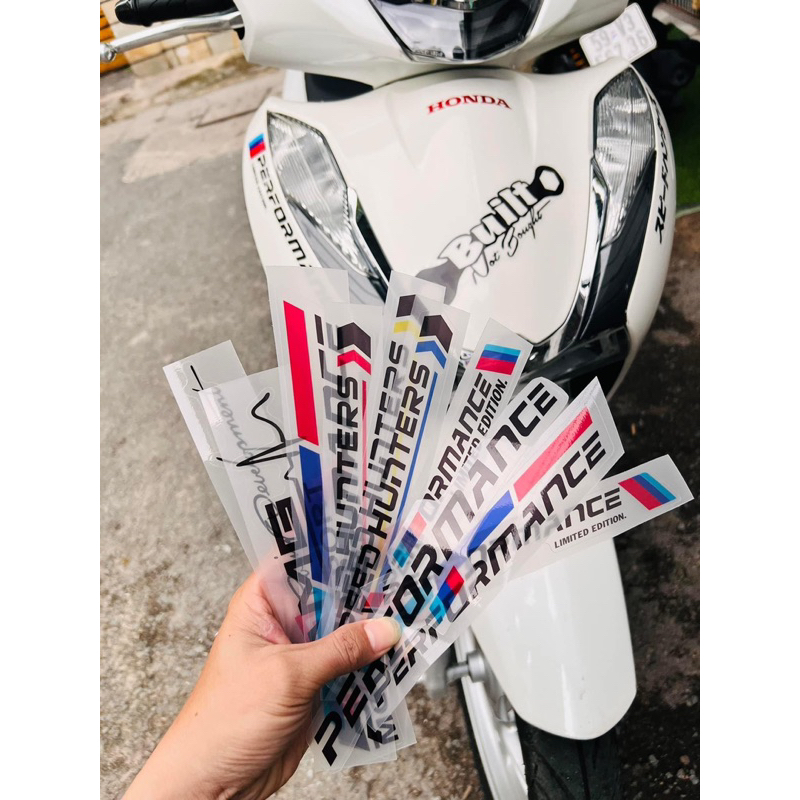 Tem Logo Sticker Peformance dán trang trí xe,tem in trên chất liệu decal siêu trong, chống thấm nước và chịu nhiệt tốt.