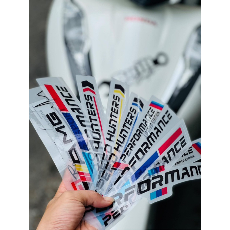 Tem Logo Sticker Peformance dán trang trí xe,tem in trên chất liệu decal siêu trong, chống thấm nước và chịu nhiệt tốt.