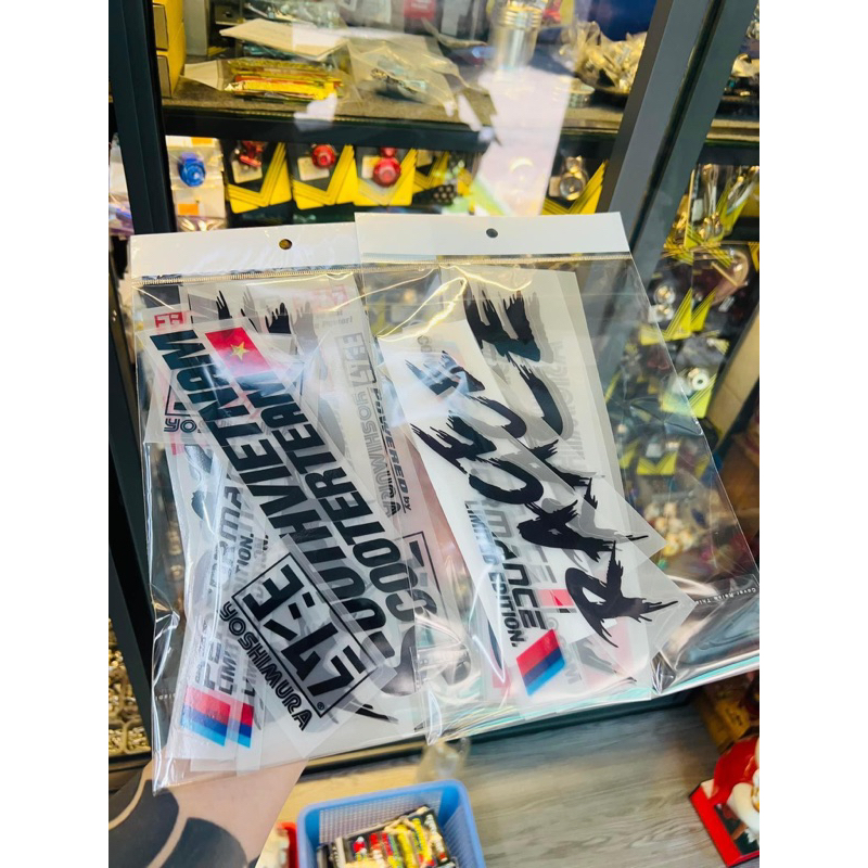 Tem Logo Sticker Peformance dán trang trí xe,tem in trên chất liệu decal siêu trong, chống thấm nước và chịu nhiệt tốt.