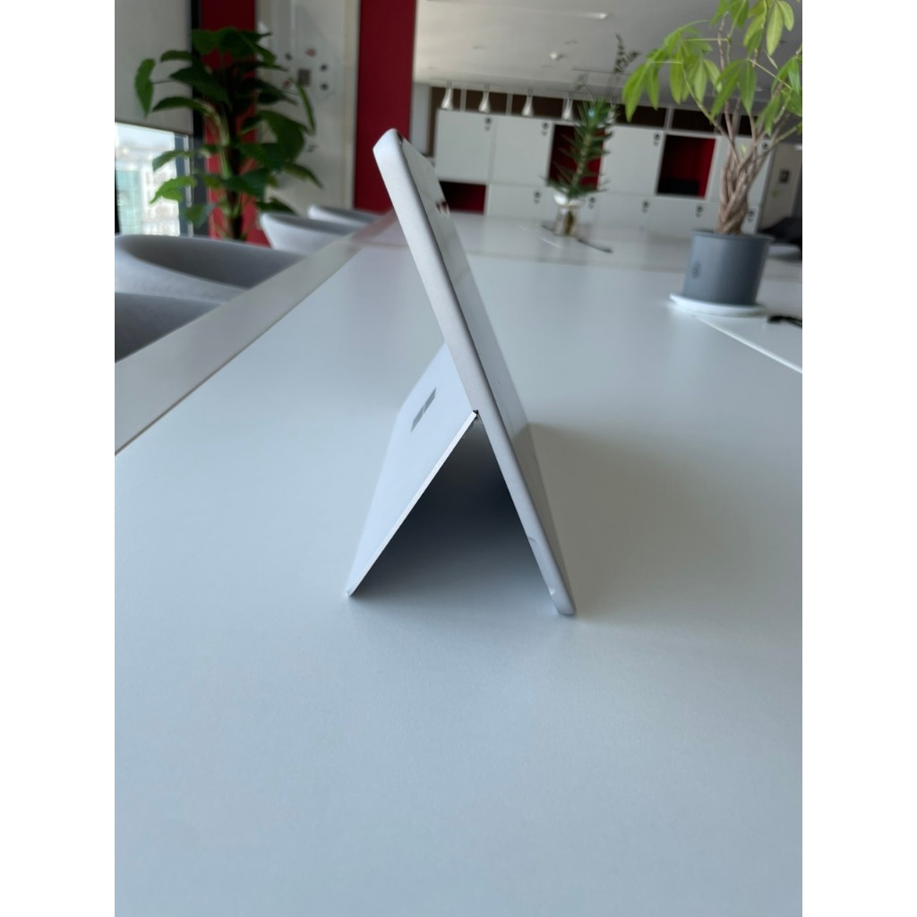 Máy tính Surface Go, Intel thế hệ 7, Ram 8Gb, SSD 128Gb, LAPTOP 2 in 1 kết hợp giải trí và công việc.